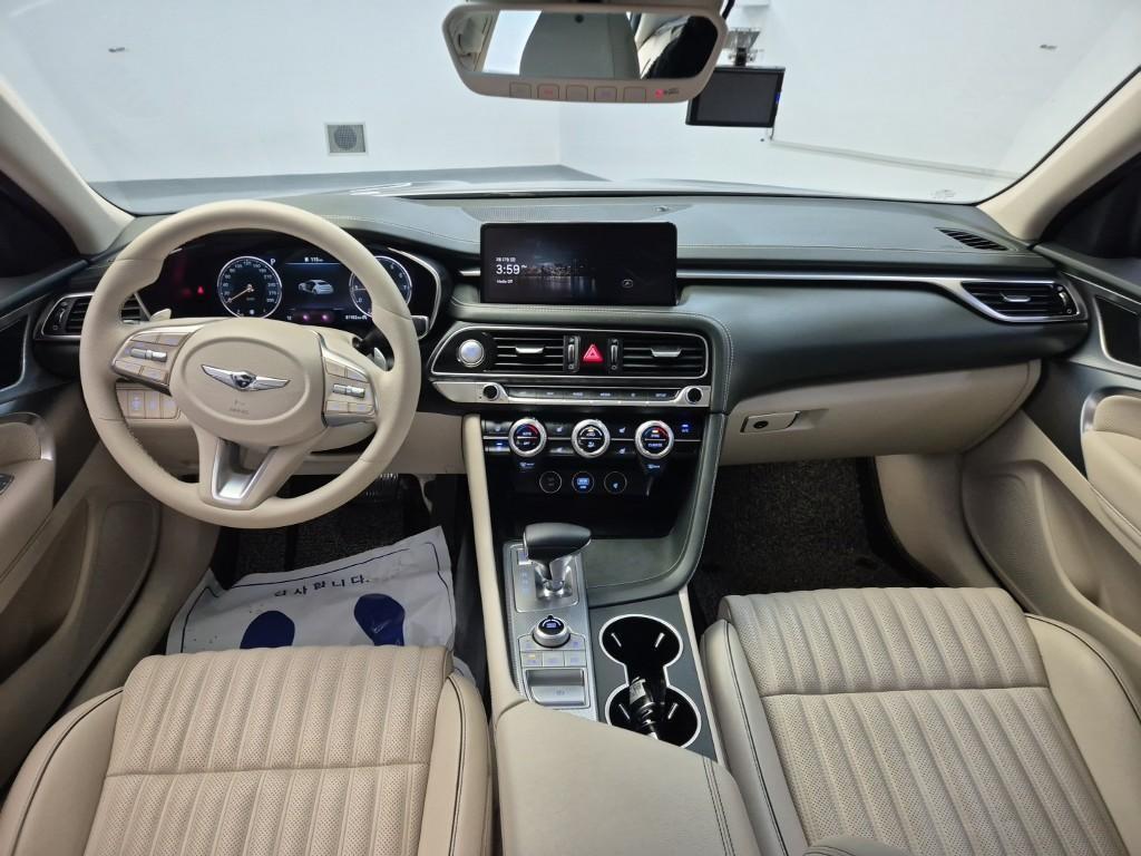 Genesis G70 - Vista 9