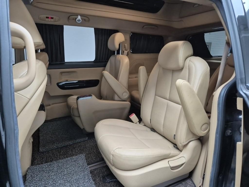 KIA Carnival - Vista 12
