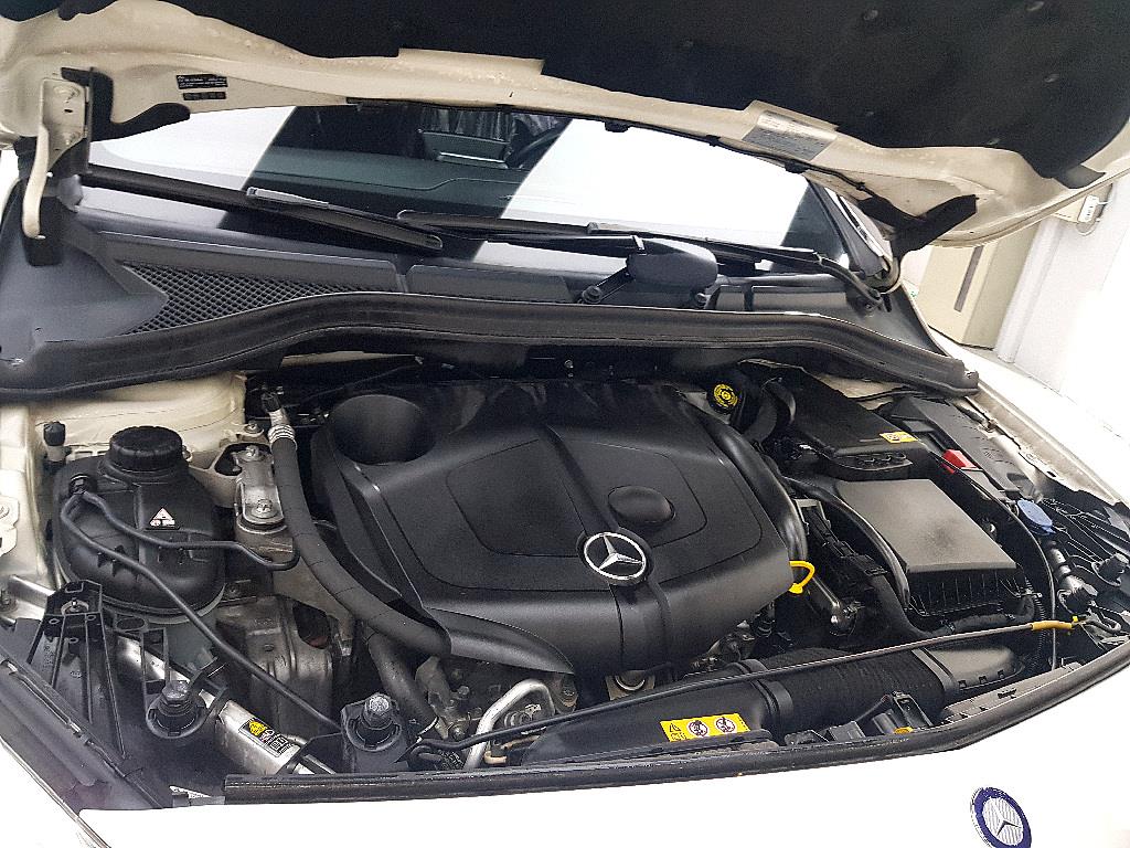 Mercedes Benz B Class (MY B) - Vista 6