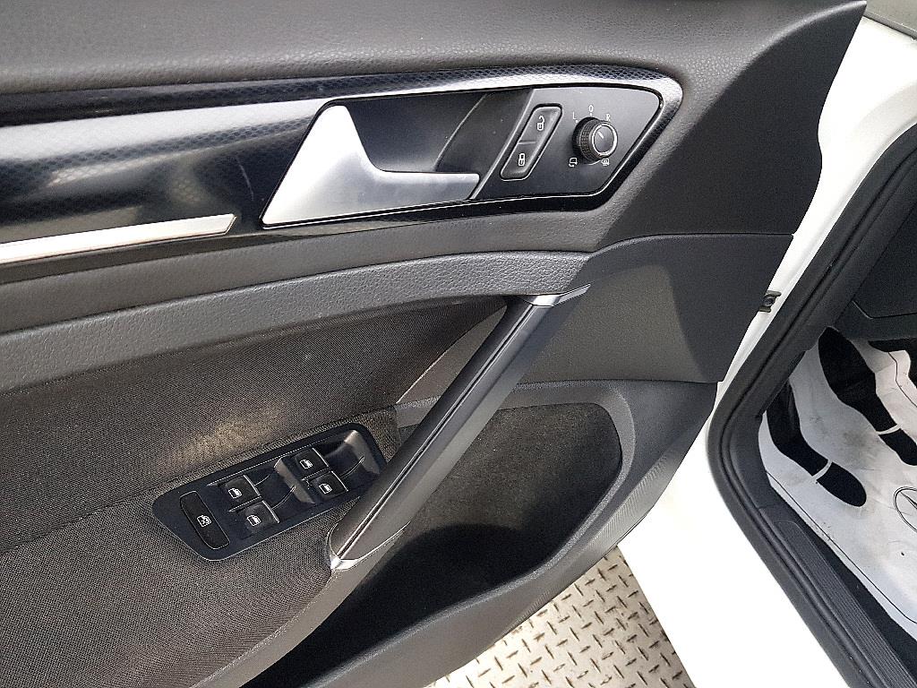 Volkswagen Golf - Vista 11