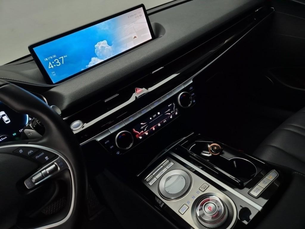 Genesis G80 - Vista 10