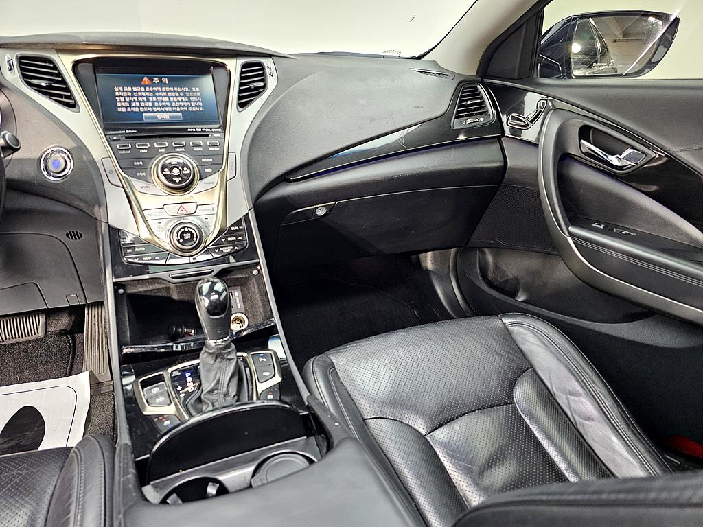 HYUNDAI Grandeur - Vista 10