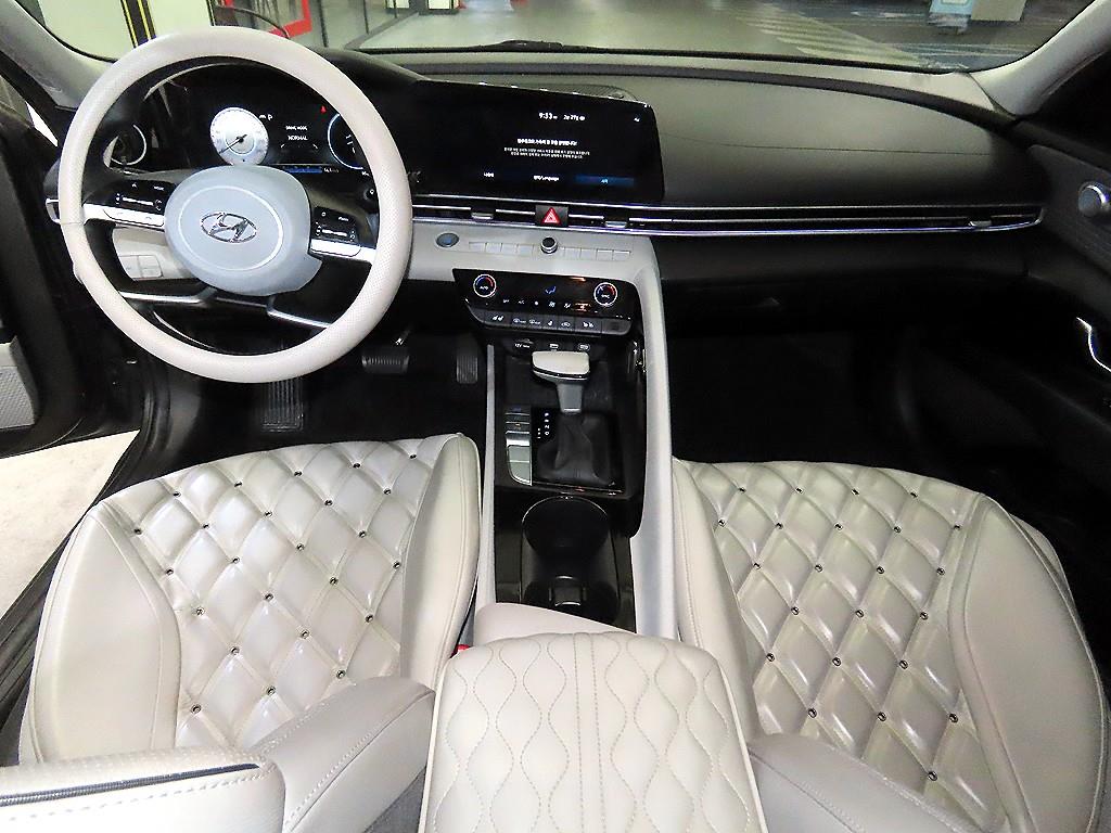 HYUNDAI Avante - Vista 10