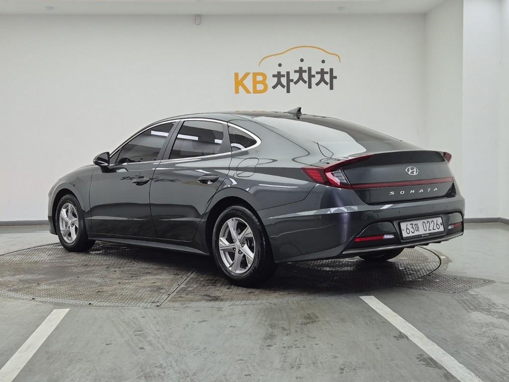 HYUNDAI Sonata - Vista 3