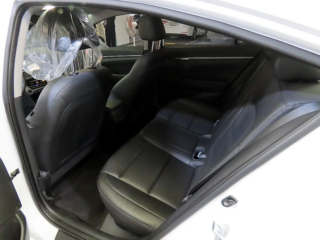 HYUNDAI Avante - Vista 7