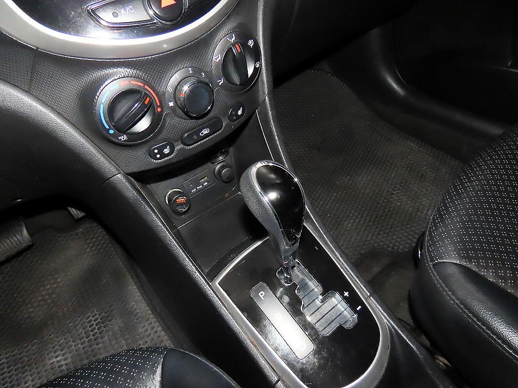 HYUNDAI Accent - Vista 12