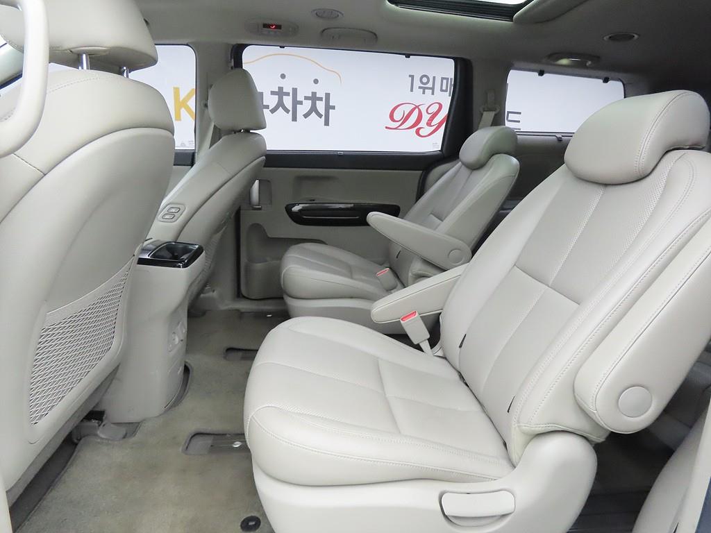 KIA Carnival - Vista 6