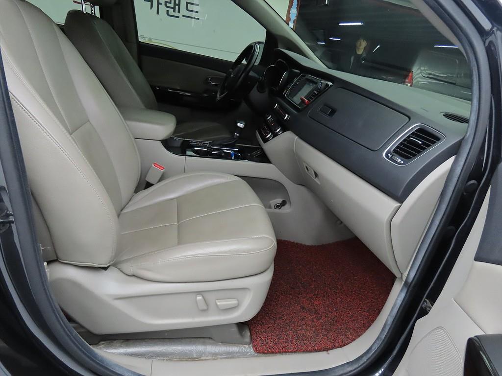 KIA Carnival - Vista 8