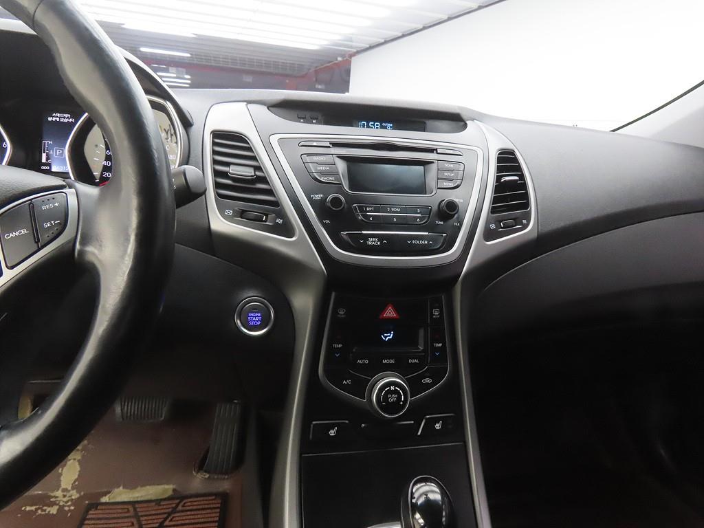 HYUNDAI Avante - Vista 10