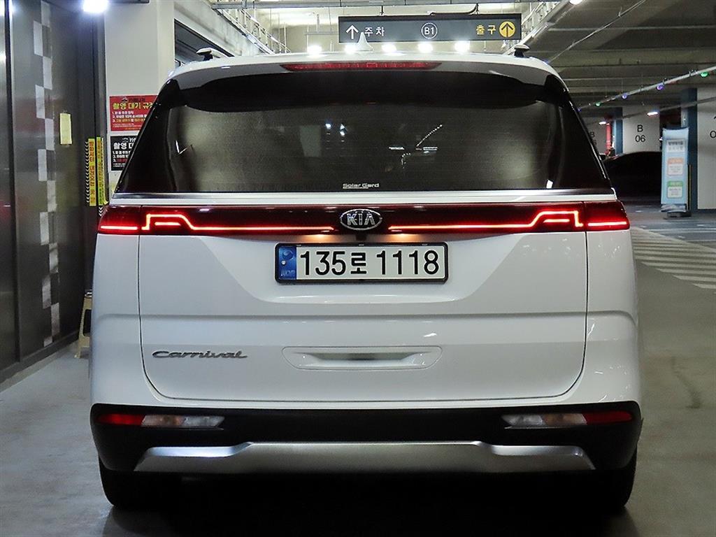 KIA Carnival - Vista 5