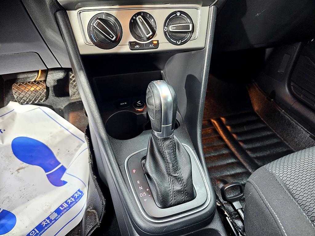 Volkswagen polo 2015 Blanco - Importación desde Corea - HF Imports Iquique - Foto 15