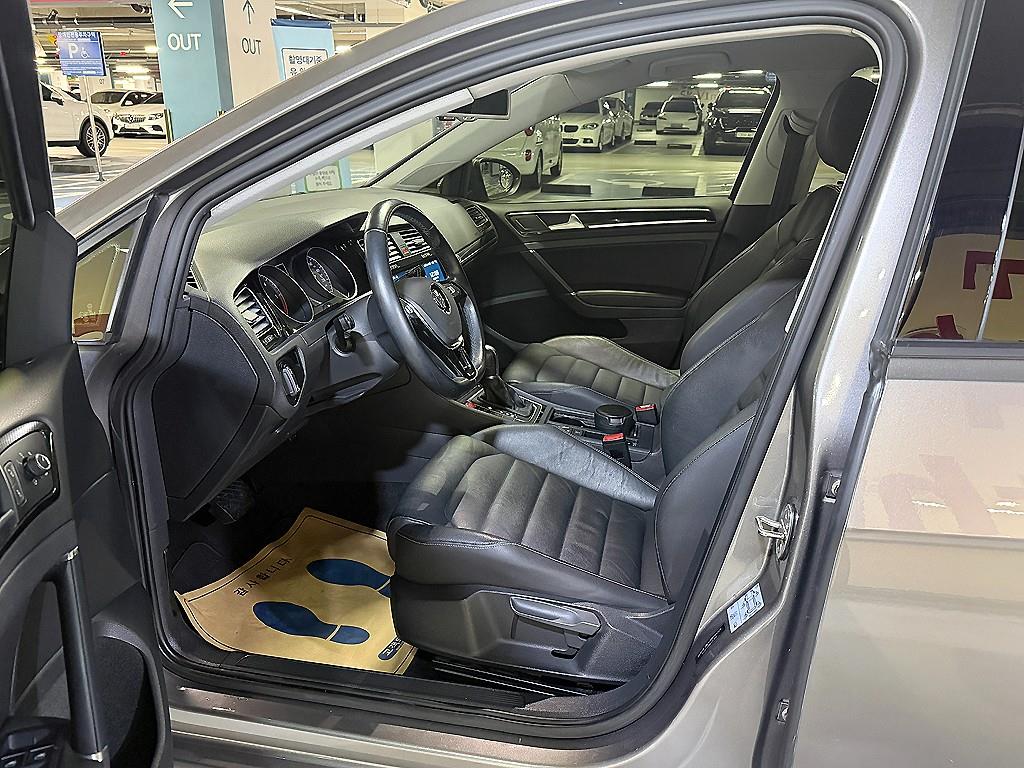 Volkswagen Golf - Vista 7