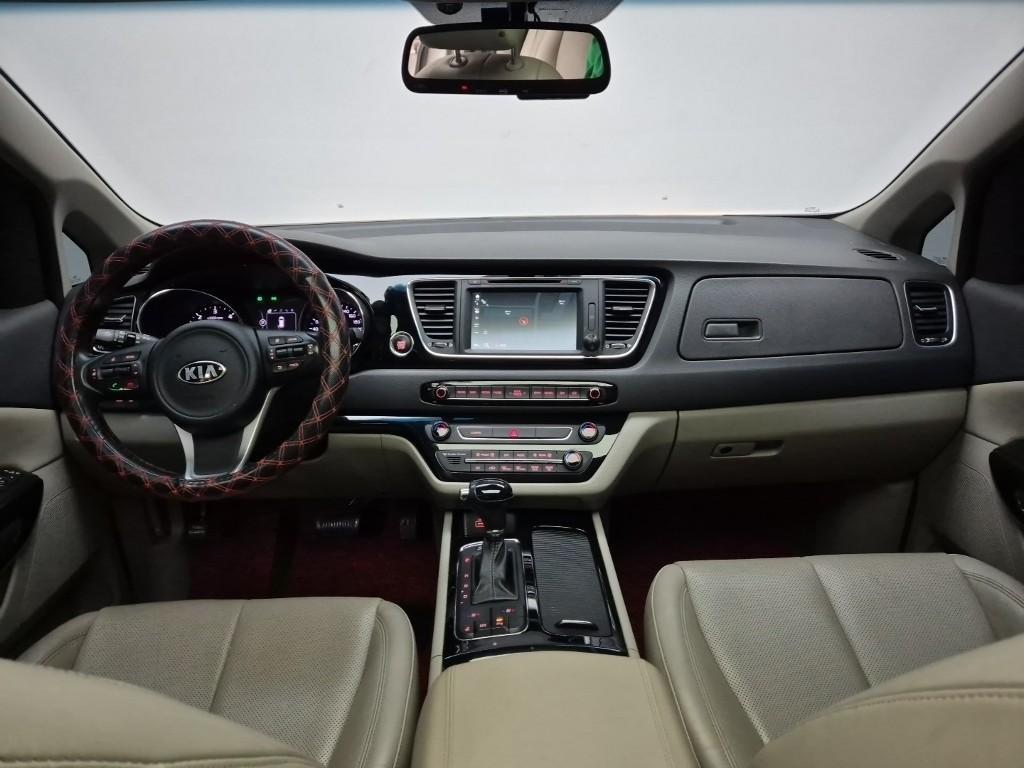 KIA Carnival - Vista 8