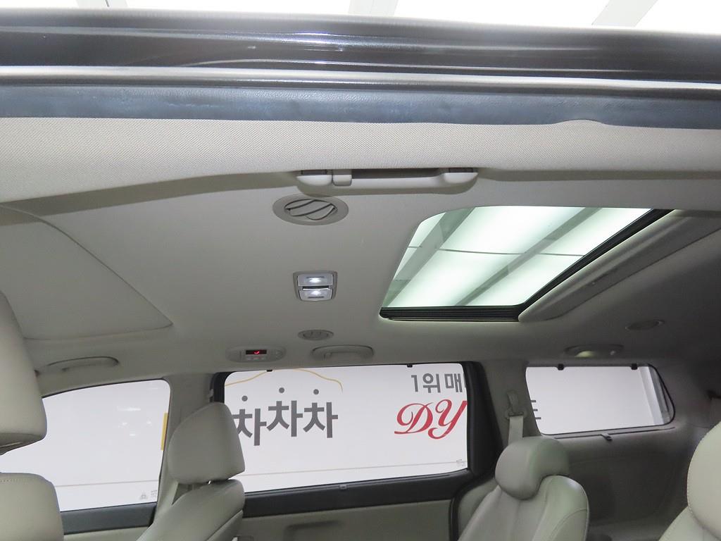 KIA Carnival - Vista 12