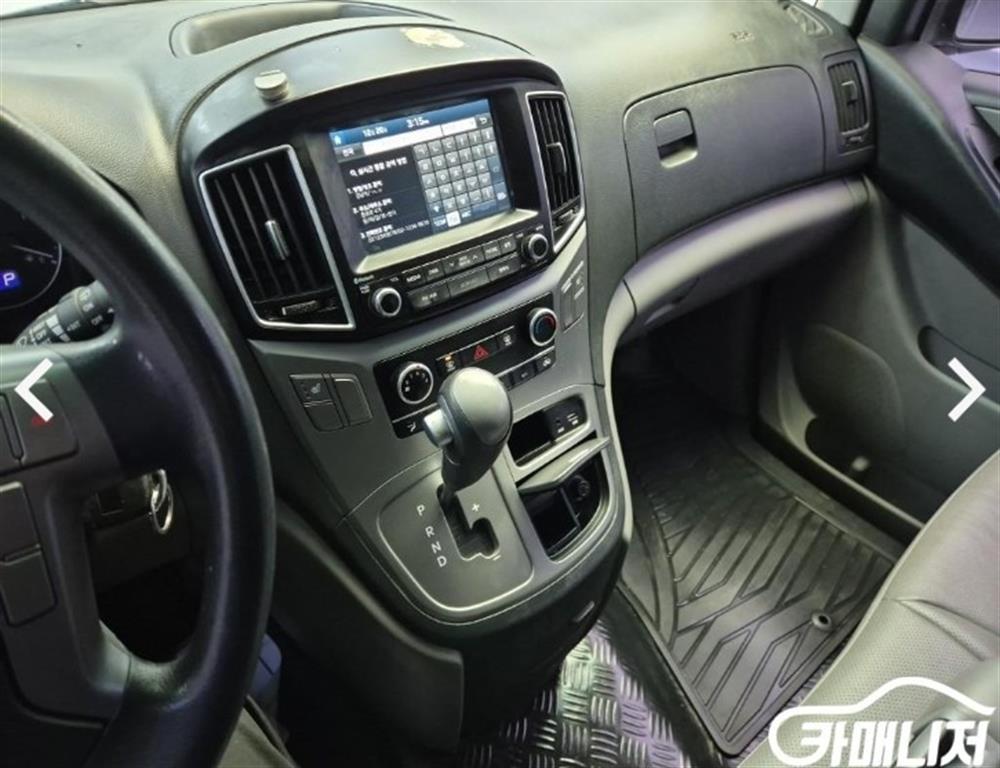 HYUNDAI Starex - Vista 10