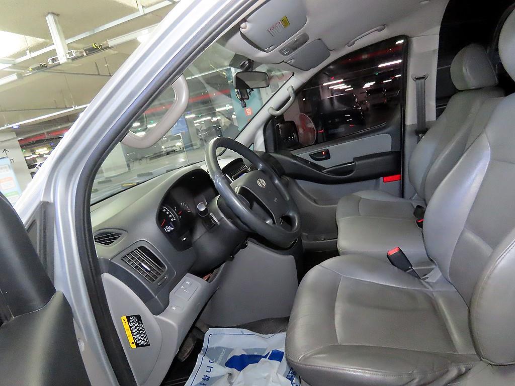 HYUNDAI Starex - Vista 7