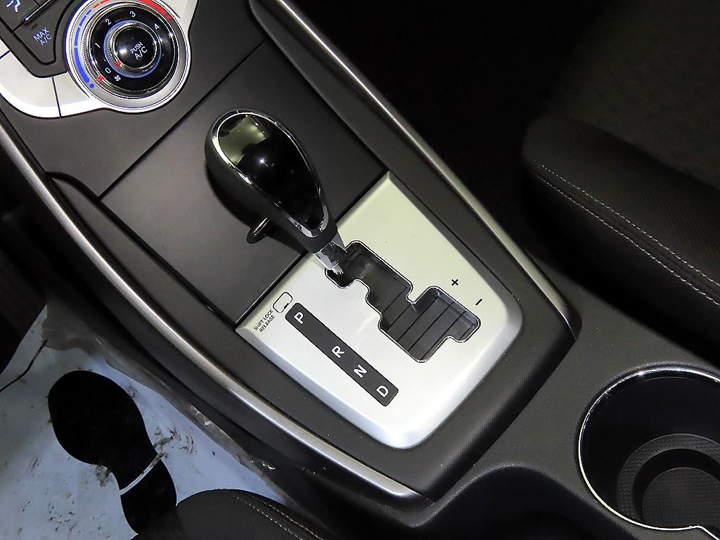 HYUNDAI Avante - Vista 12