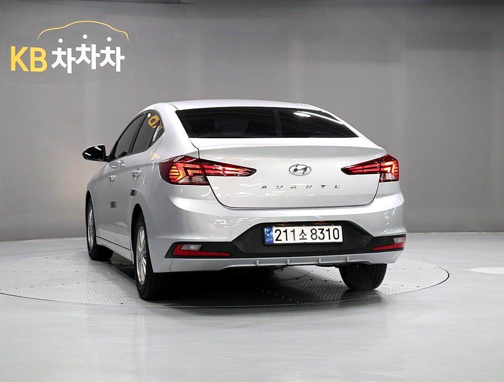 HYUNDAI Avante - Vista 4