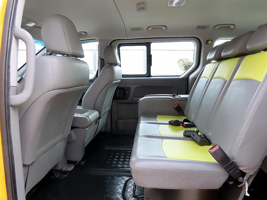 HYUNDAI Starex - Vista 6