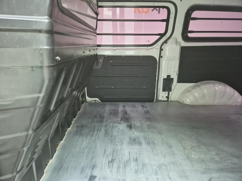 HYUNDAI Starex - Vista 12