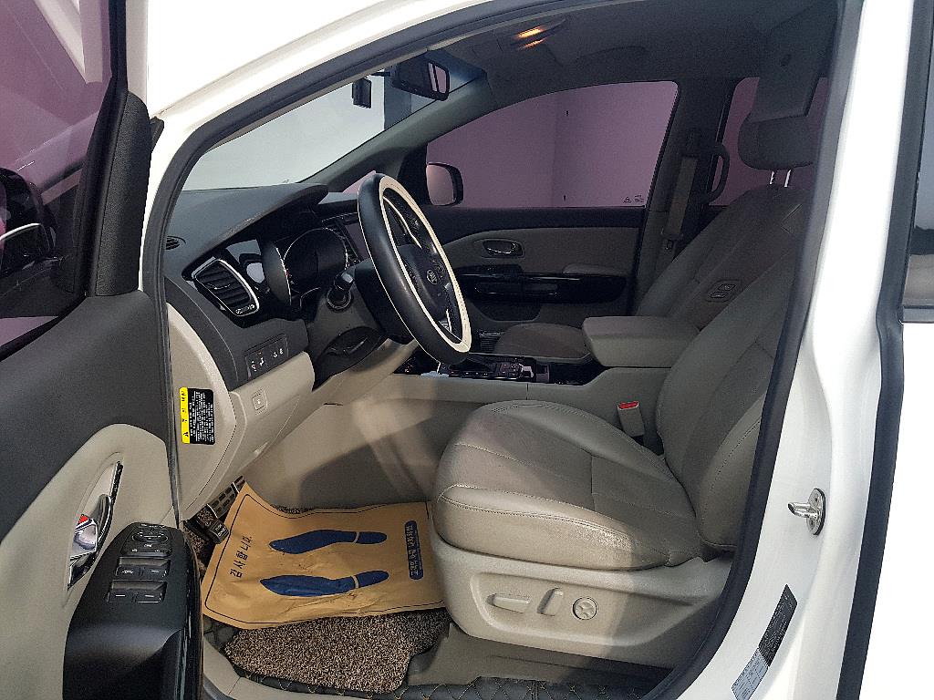 KIA Carnival - Vista 7