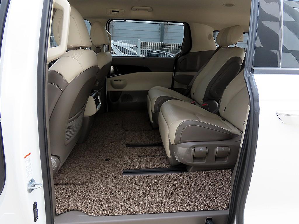 KIA Carnival - Vista 6