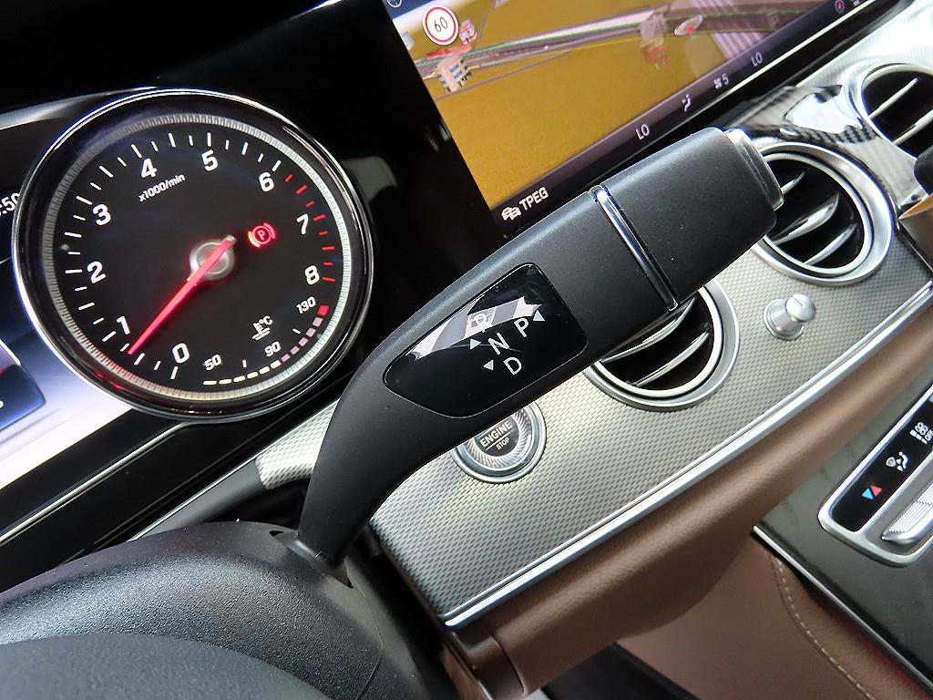 Mercedes Benz E class - Vista 10