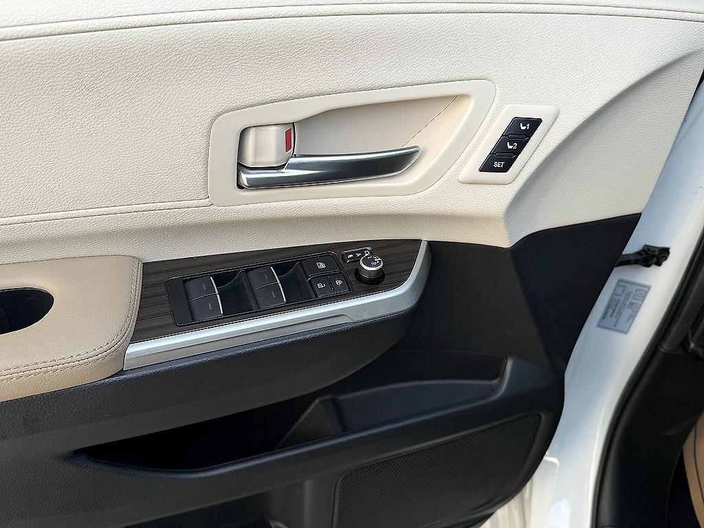 Toyota Siena - Vista 12