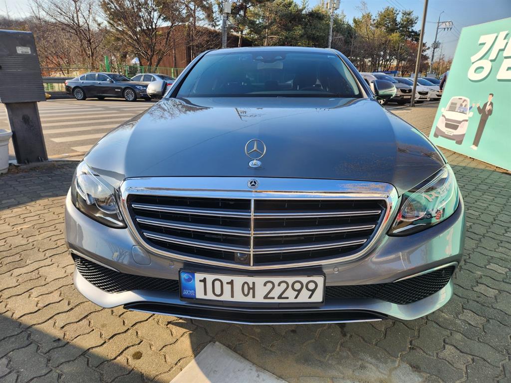 Mercedes Benz E class - Vista 2