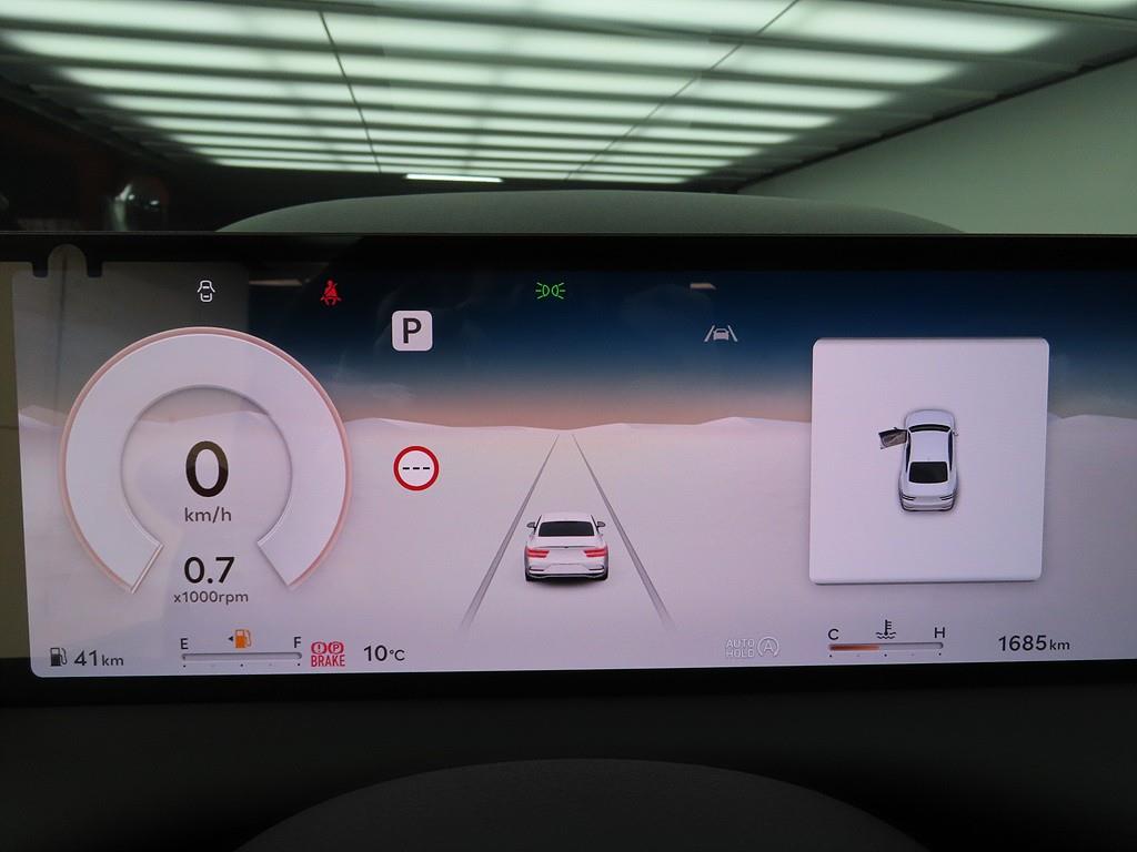 Genesis G80 - Vista 10