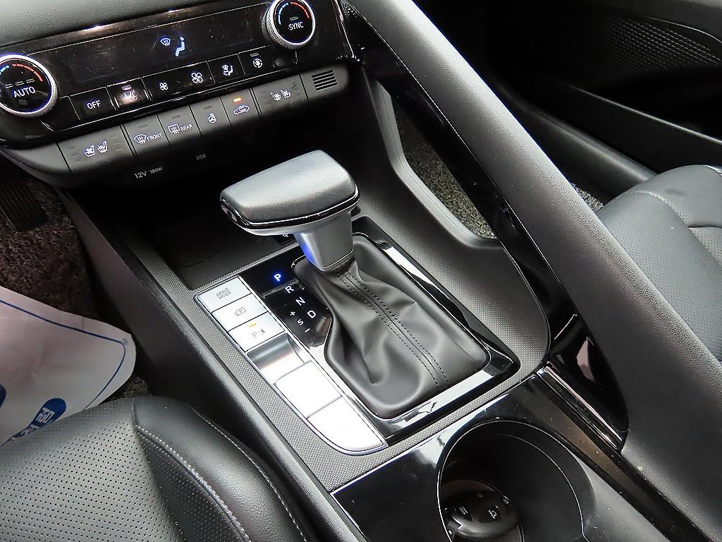 HYUNDAI Avante - Vista 10