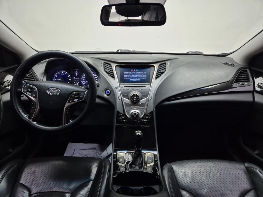 HYUNDAI Grandeur - Vista 7