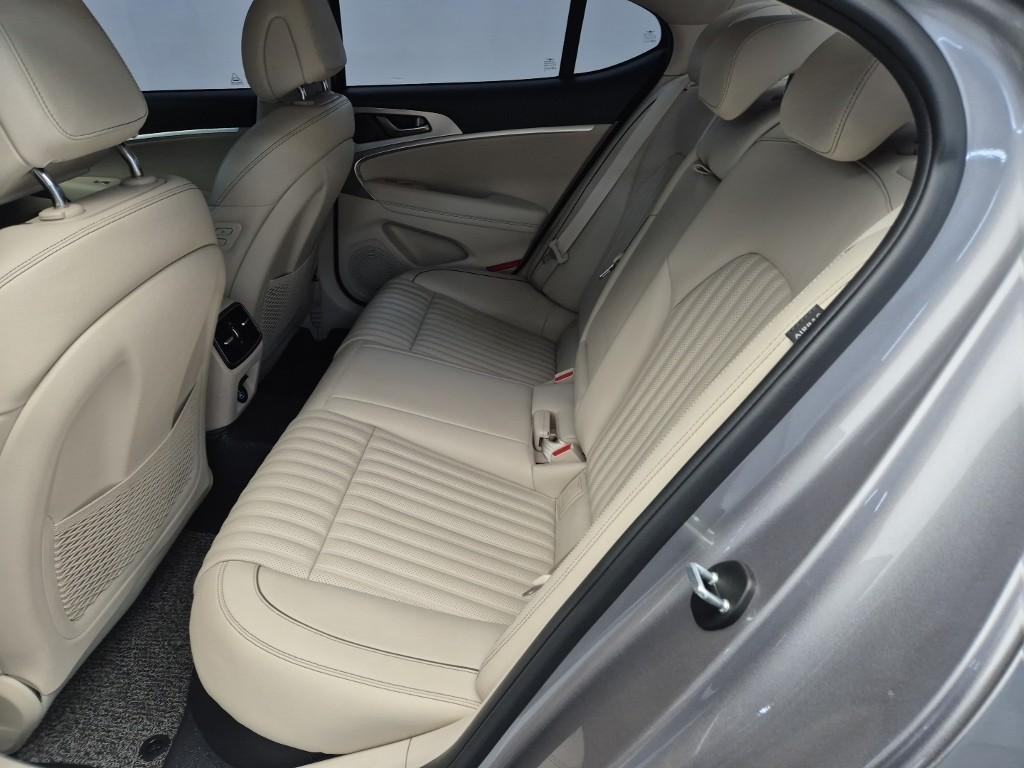 Genesis G70 - Vista 12