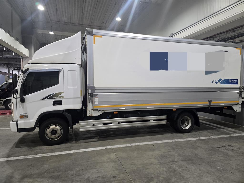 medium and large cargo truck - Vista 5