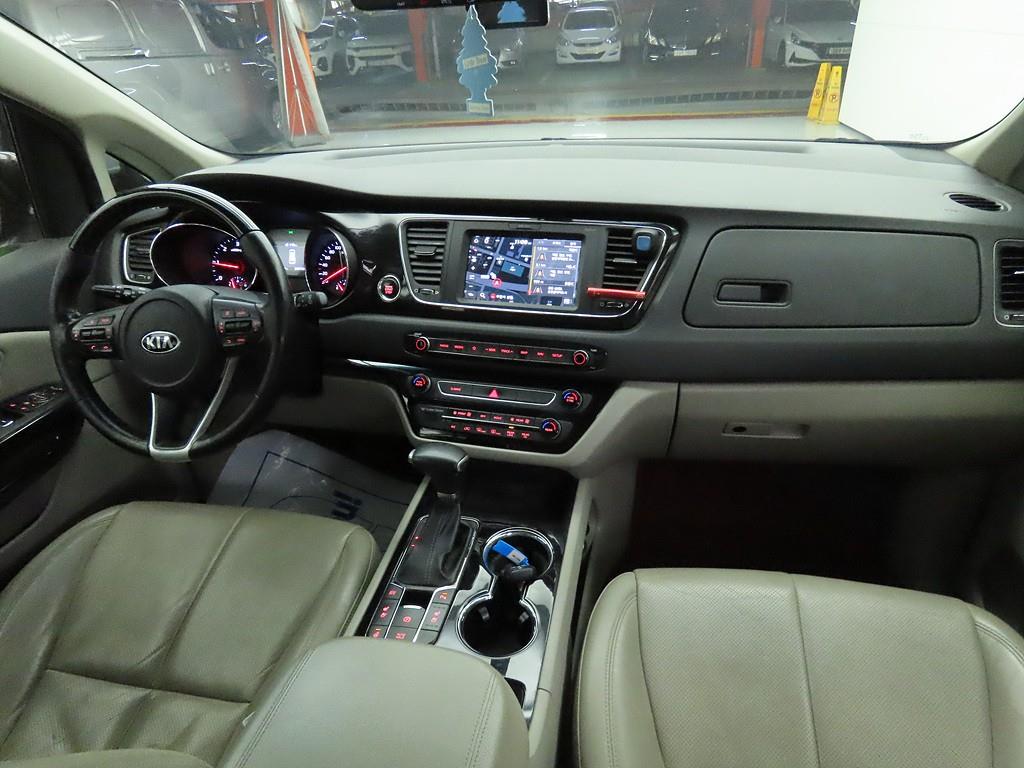 KIA Carnival - Vista 5