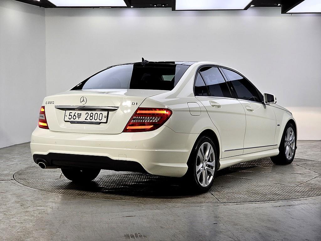 Mercedes Benz C Class - Vista 4