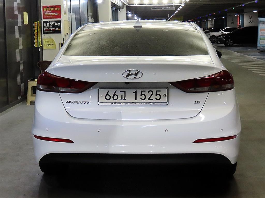 HYUNDAI Avante - Vista 5
