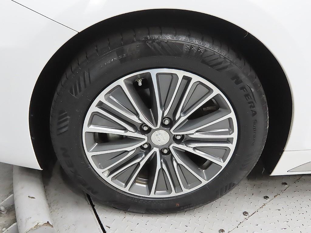 HYUNDAI Grandeur - Vista 9