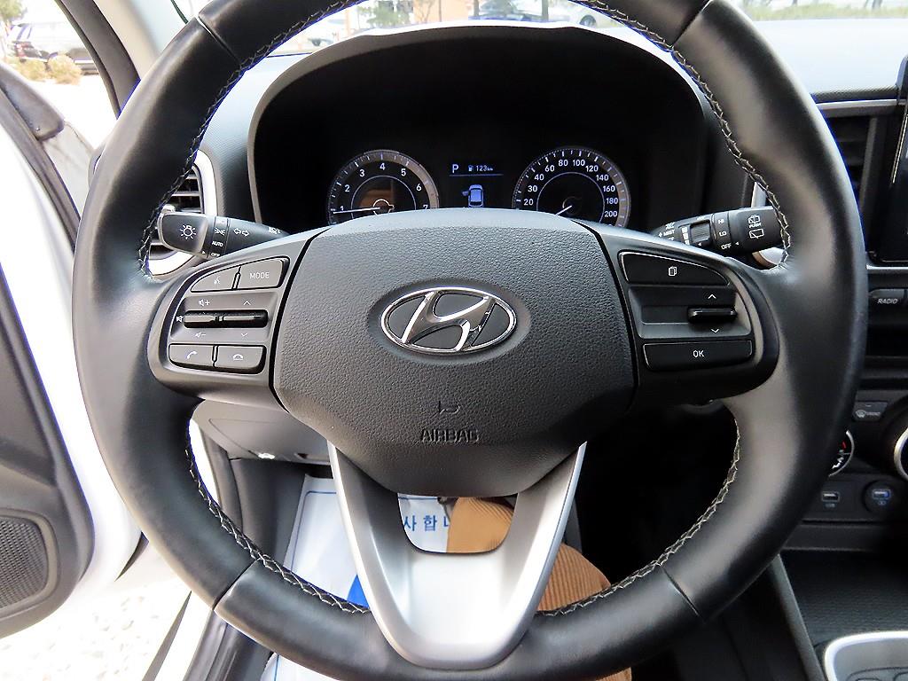 HYUNDAI Venue - Vista 8