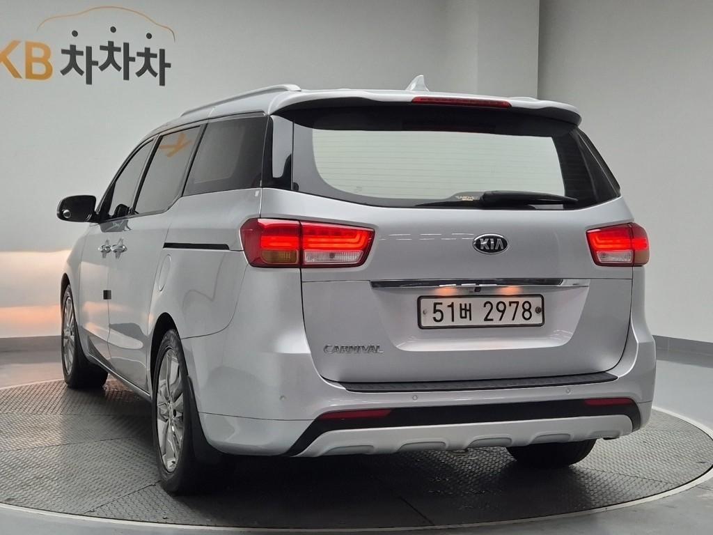 KIA Carnival - Vista 2