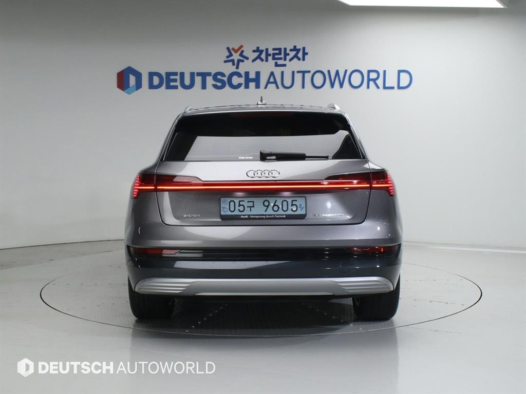 Audi e-Tron - Vista 4