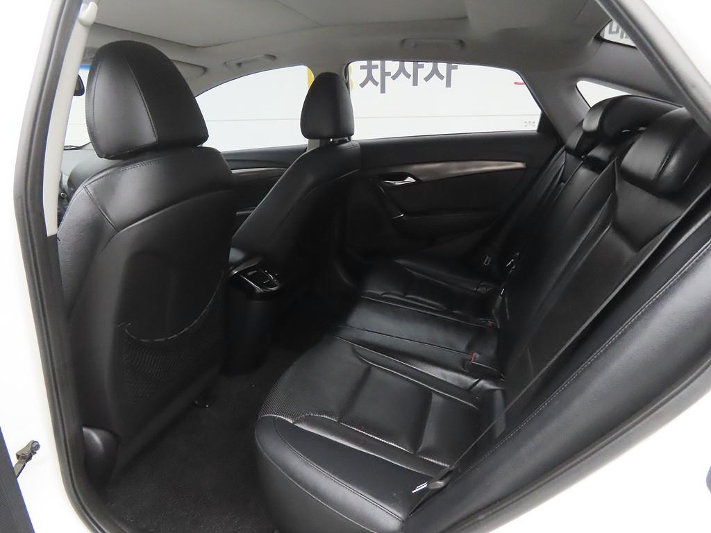 HYUNDAI i40 - Vista 7