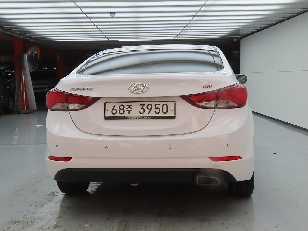 HYUNDAI Avante - Vista 3