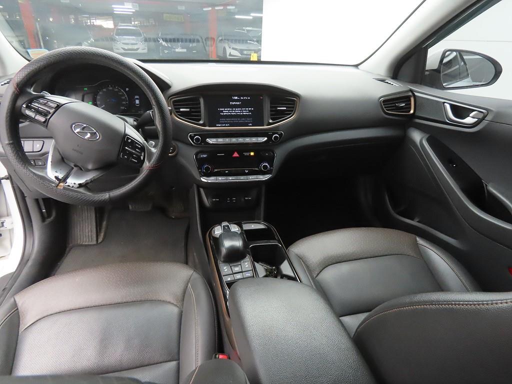 HYUNDAI Ioniq - Vista 5