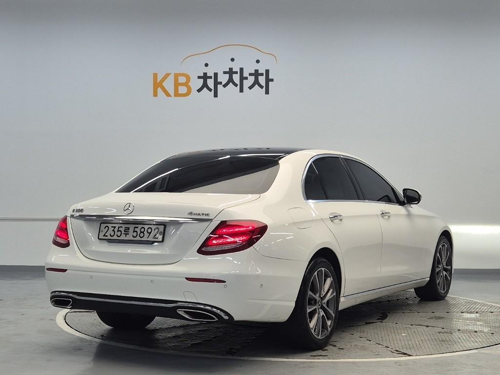 Mercedes Benz E class - Vista 4