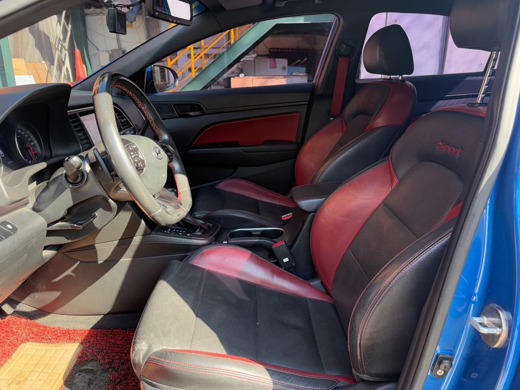 HYUNDAI Avante - Vista 11