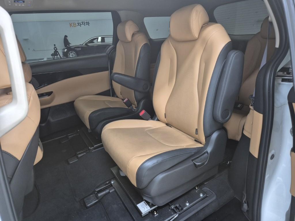KIA Carnival - Vista 12
