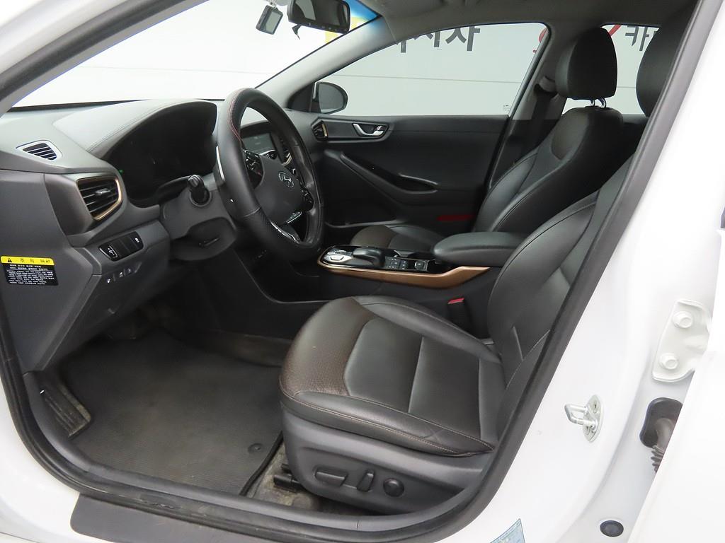 HYUNDAI Ioniq - Vista 6