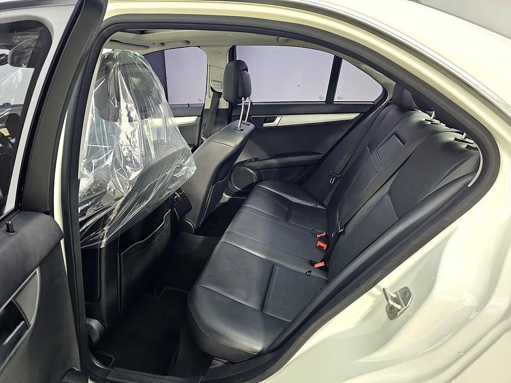 Mercedes Benz C Class - Vista 9