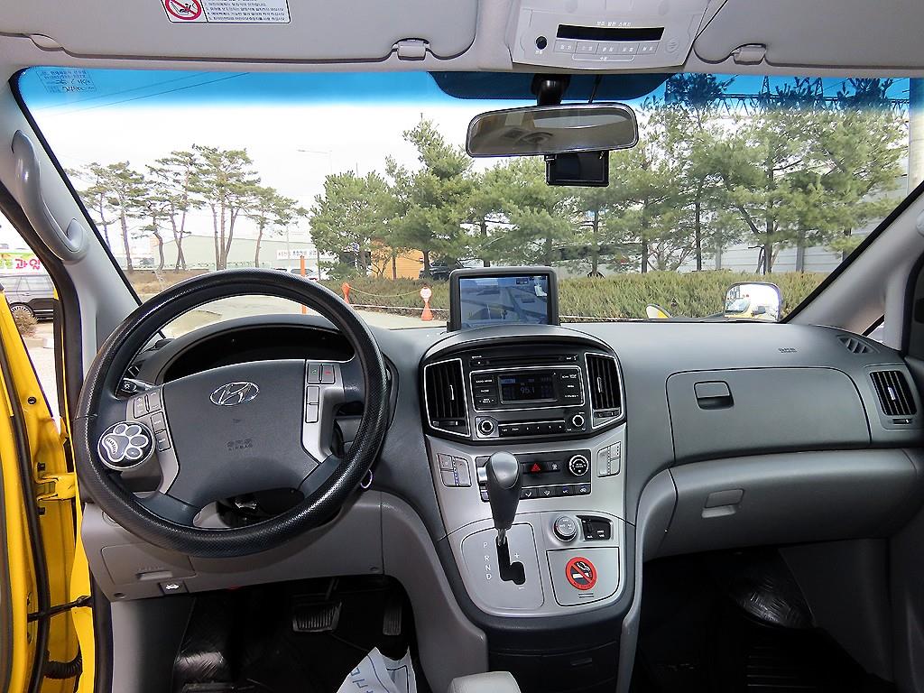 HYUNDAI Starex - Vista 8